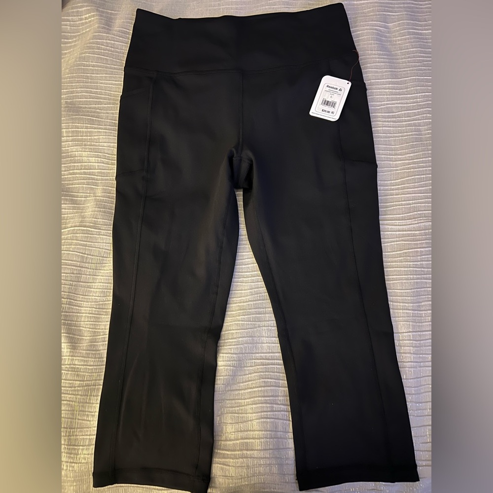 NWT Reebok Everyday Pocket Capri Leggings. Size L.